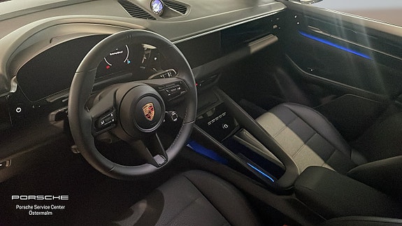 Porsche Macan 4 3 of 5