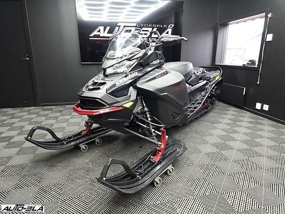 Ski-Doo Expedition Xtreme 900 ACE T 2 of 7