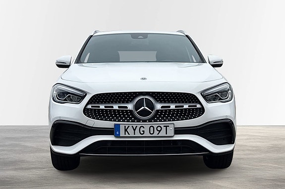 Mercedes-Benz GLA250 2 of 24