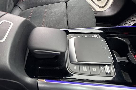 Mercedes-Benz GLA250 18 of 24