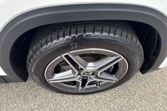 Mercedes-Benz GLA250 11 of 24