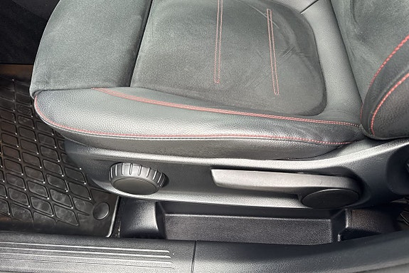 Mercedes-Benz GLA250 23 of 24