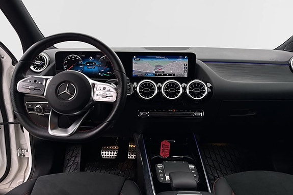 Mercedes-Benz GLA250 6 of 24