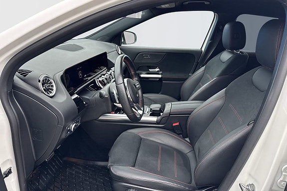 Mercedes-Benz GLA250 4 of 24