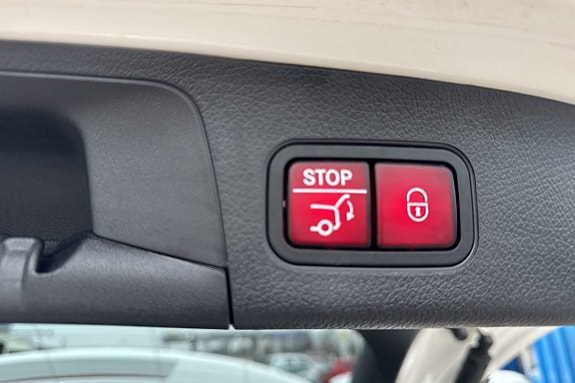 Mercedes-Benz GLA250 14 of 24