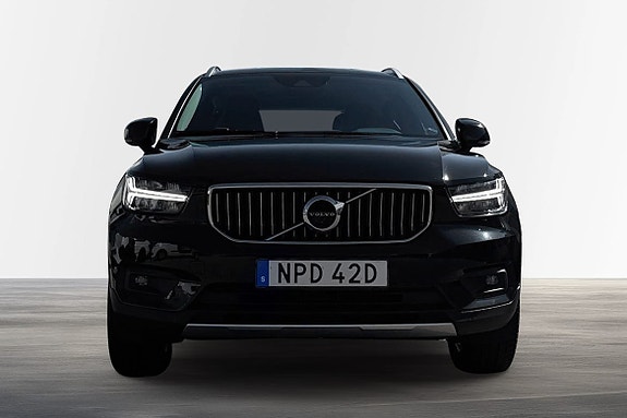 Volvo XC40 2 of 24