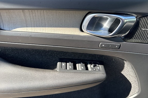 Volvo XC40 14 of 24