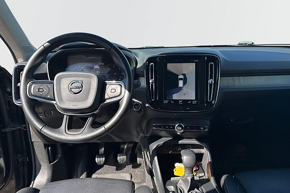 Volvo XC40 6 of 24