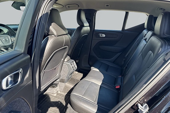 Volvo XC40 8 of 24