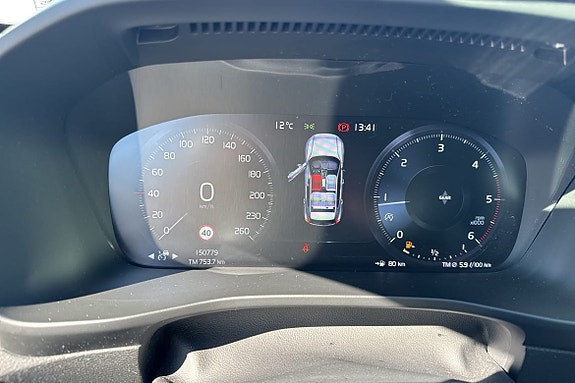 Volvo XC40 17 of 24