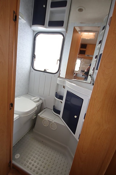 Adria Unica B 562UL 11 of 12