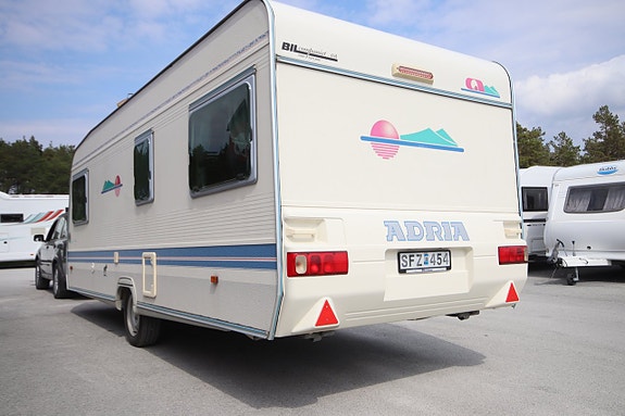 Adria Unica B 562UL 3 of 12