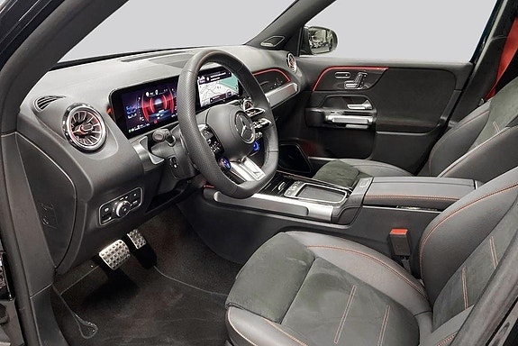 Mercedes-Benz GLB250+ 8 of 14