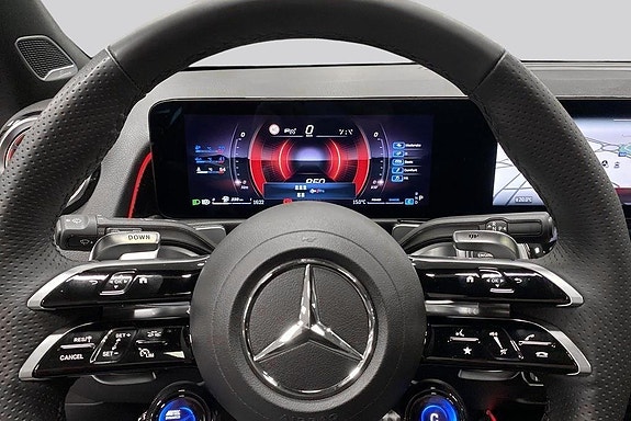 Mercedes-Benz GLB250+ 10 of 14