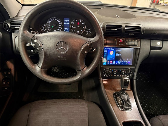 Mercedes-Benz C230 9 of 15