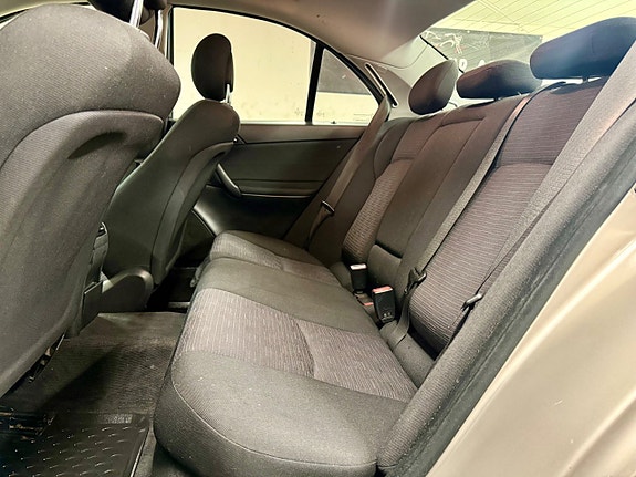 Mercedes-Benz C230 13 of 15