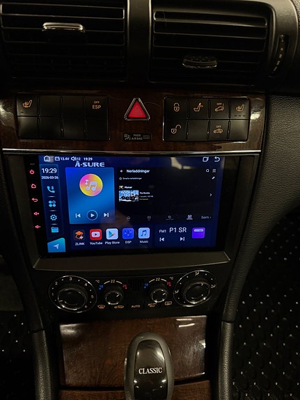 Mercedes-Benz C230 10 of 15