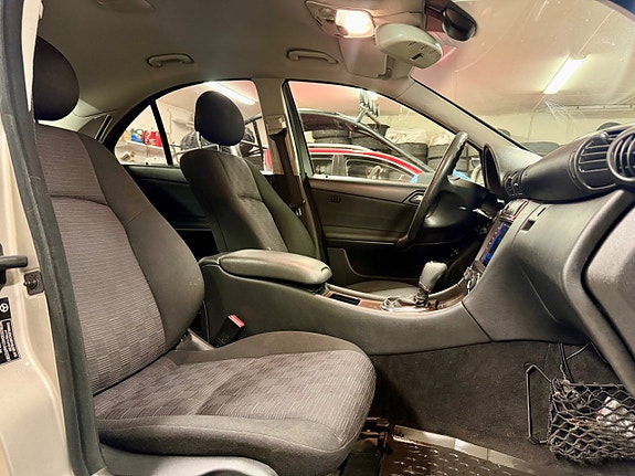 Mercedes-Benz C230 15 of 15