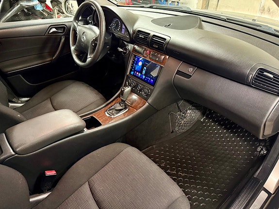 Mercedes-Benz C230 14 of 15