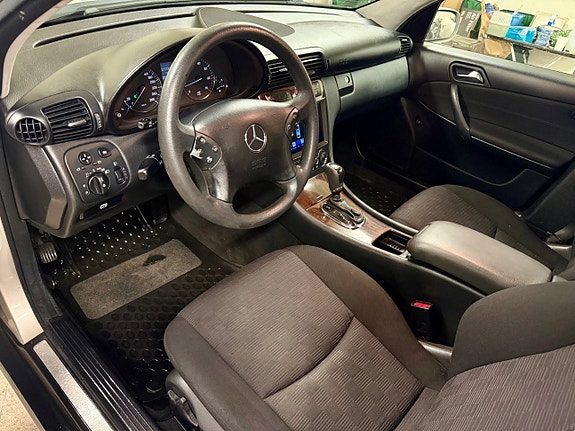 Mercedes-Benz C230 11 of 15