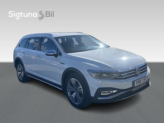 Volkswagen Passat Alltrack 8 of 23