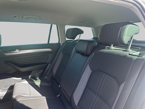 Volkswagen Passat Alltrack 12 of 23