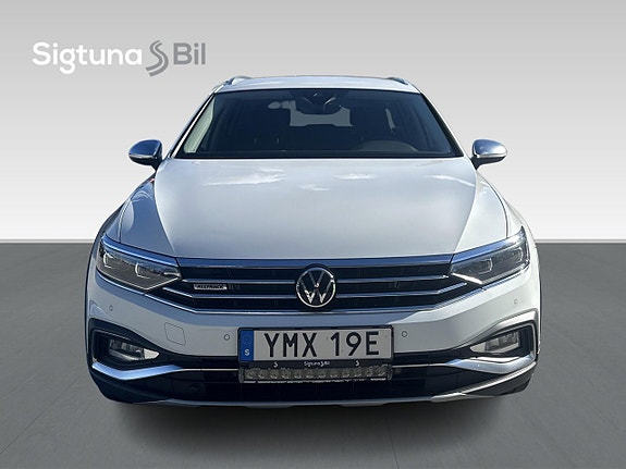Volkswagen Passat Alltrack 9 of 23