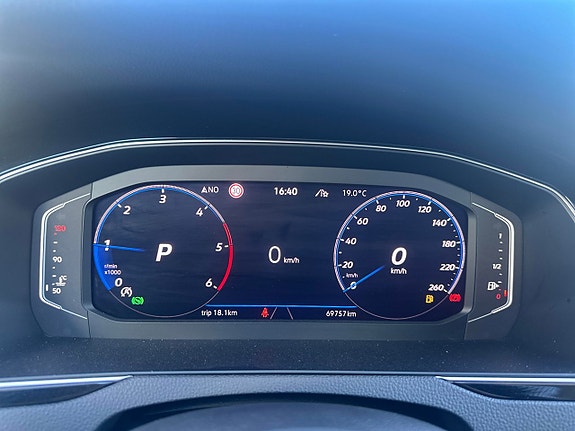 Volkswagen Passat Alltrack 18 of 23