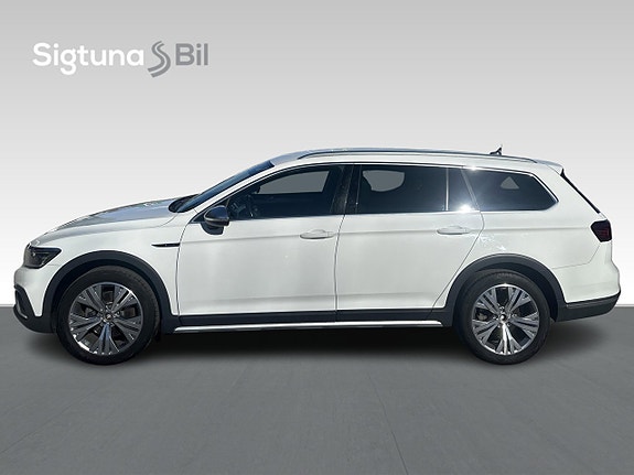 Volkswagen Passat Alltrack 3 of 5