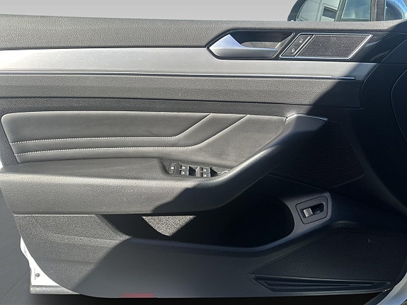 Volkswagen Passat Alltrack 21 of 23