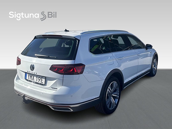 Volkswagen Passat Alltrack 6 of 23