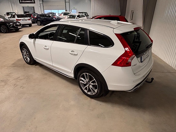 Volvo V60 Cross Country 5 of 5