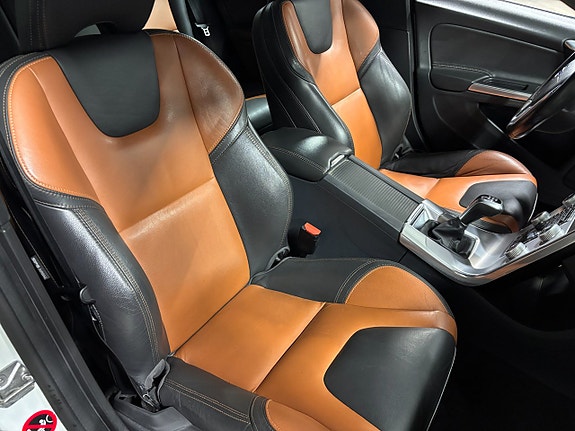 Volvo V60 Cross Country 7 of 13