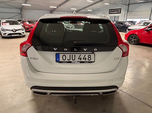 Volvo V60 Cross Country 4 of 5