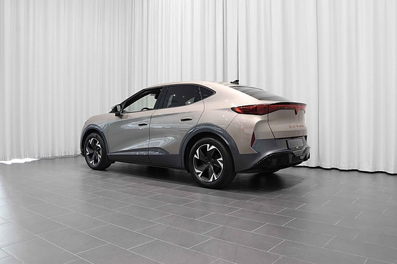 Cupra Tavascan 3 of 5