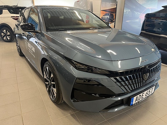 Peugeot 308 SW 2 of 5