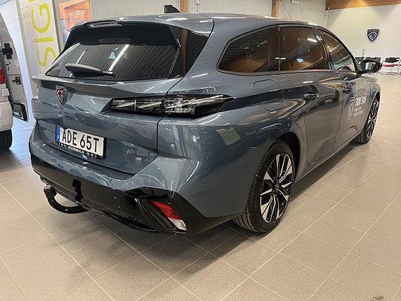 Peugeot 308 SW 3 of 5