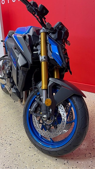 Suzuki GSX 1000 8 of 12