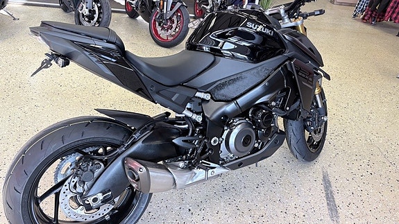 Suzuki GSX 1000 2 of 12