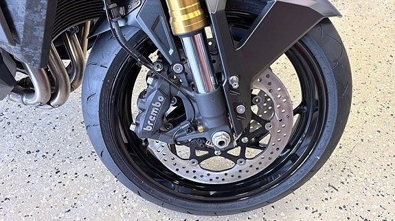 Suzuki GSX 1000 11 of 12