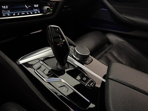 BMW 540i 28 of 30