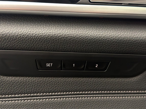 BMW 540i 17 of 30