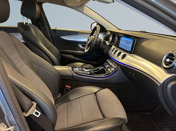 Mercedes-Benz E220 10 of 21