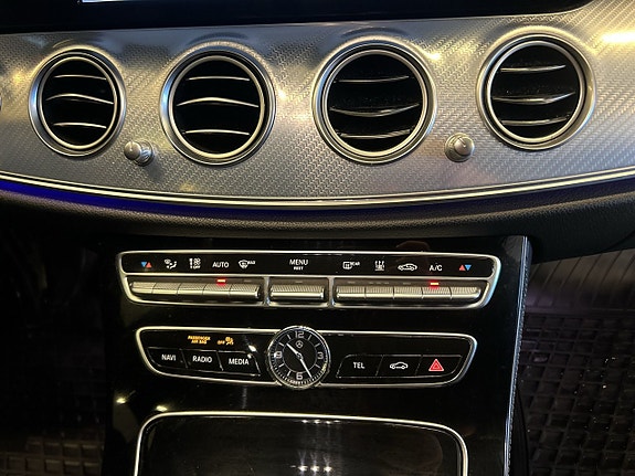 Mercedes-Benz E220 17 of 21