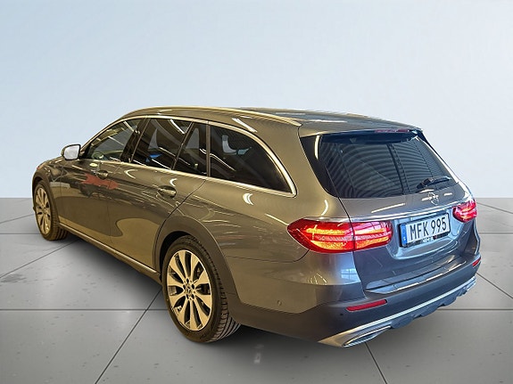 Mercedes-Benz E220 5 of 5