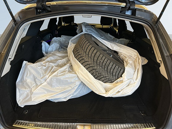 Mercedes-Benz E220 12 of 21