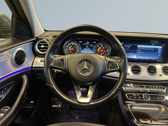 Mercedes-Benz E220 9 of 21