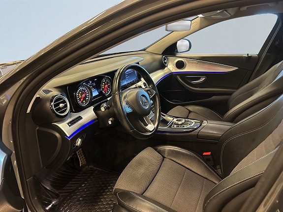 Mercedes-Benz E220 7 of 21