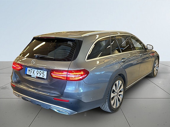 Mercedes-Benz E220 6 of 21