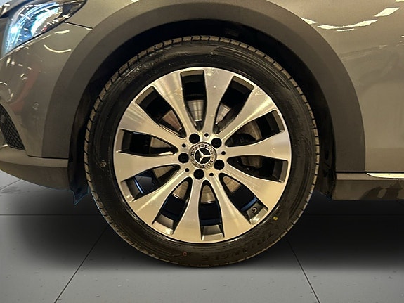 Mercedes-Benz E220 14 of 21
